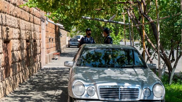 Сотрудники полиции около дома жителя города Армавира Ашота Овсепяна - Sputnik Արմենիա