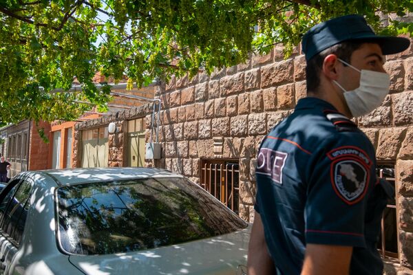 «Աշոտի գլխին սարքել են». ո՞վ է «թունավոր» օղու համար ձերբակալված տղամարդը «Աշոտի գլխին սարքել են». ո՞վ է «թունավոր» օղու համար ձերբակալված տղամարդը - Sputnik Արմենիա