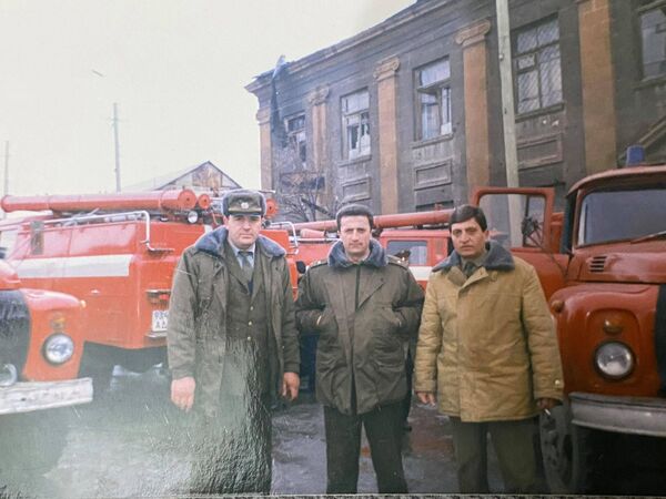 Безумцы, шагающие прямо в пекло: отчего плакала мать пожарного-спасателя из Гюмри Безумцы, шагающие прямо в пекло: отчего плакала мать пожарного-спасателя из Гюмри - Sputnik Армения