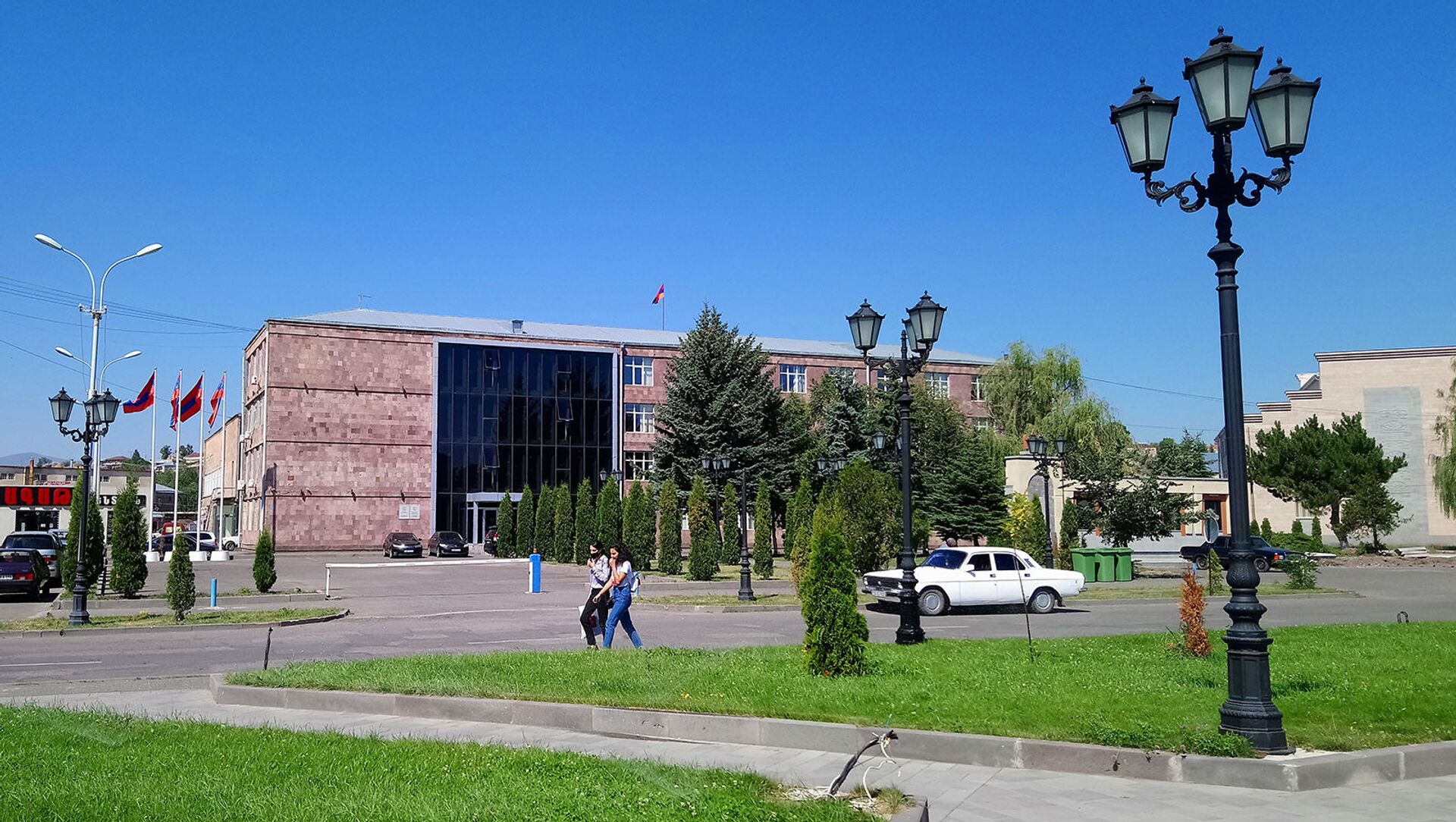 Здание областной администрации Гегаркуникской области - Sputnik Արմենիա, 1920, 09.06.2021