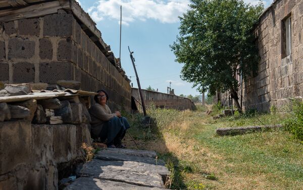 Пожилой житель села Джрадзор в Ширакской области  - Sputnik Армения