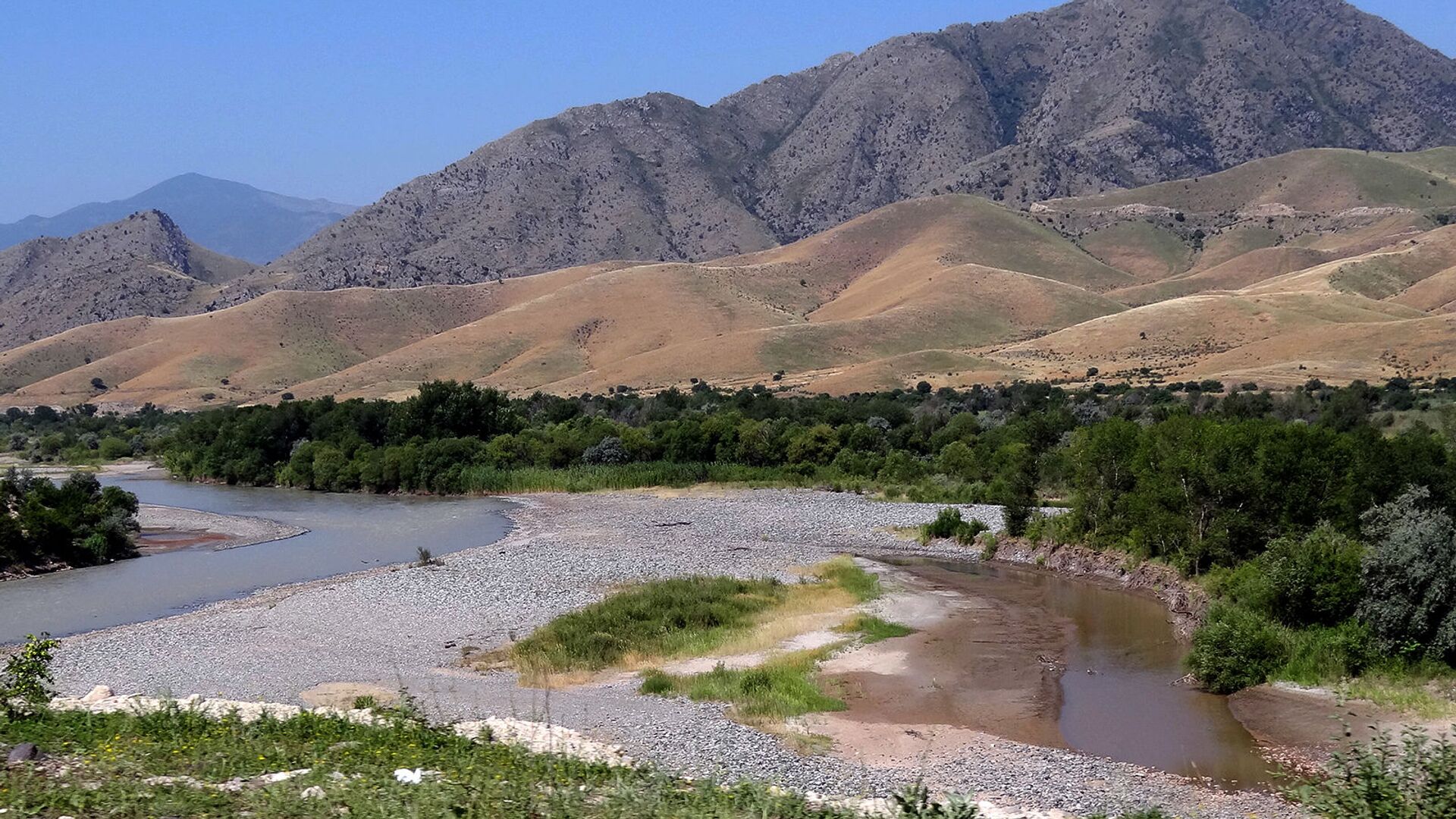 Река Аракс с границами между Карабахом, Ираном и Азербайджаном - Sputnik Армения, 1920, 15.05.2021