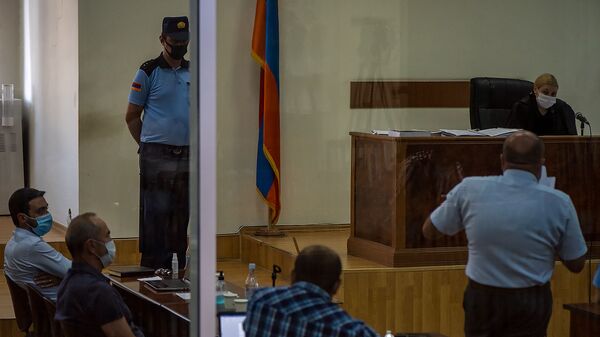 Участники судебного заседания по делу 1 марта слушают речь адвоката Айка Алумяна (8 сентября 2020). Еревaн - Sputnik Армения
