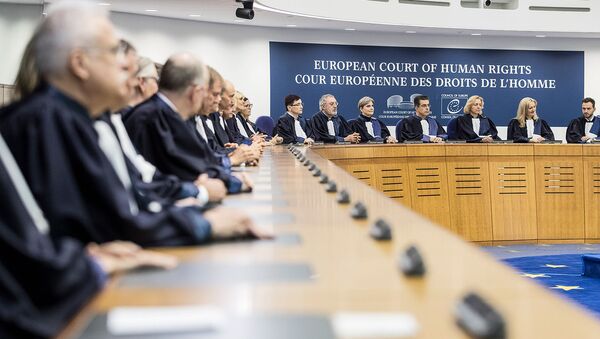 Судьи Европейского суда по правам человека слушают речь президента Франции Эммануэля Макрона в Страсбурге (31 октября 2017). Франция - Sputnik Армения