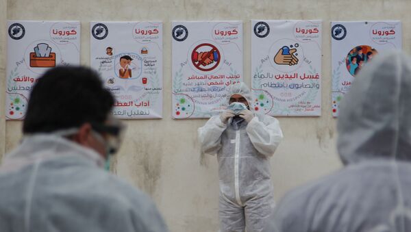 Члены неправительственной организации Syrian Violet готовятся к дезинфекции больницы Ибн Сина в сирийском городе Идлиб (19 марта 2020). Сирия - Sputnik Армения