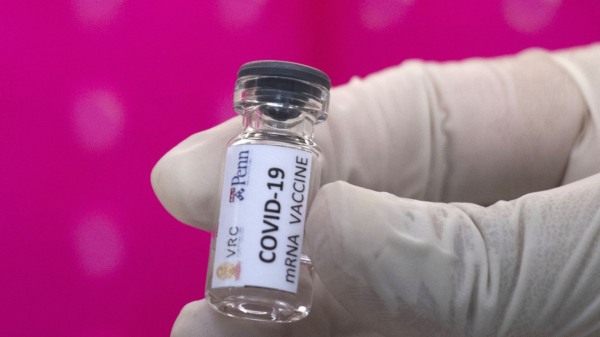 Вакцина от COVID-19 во время тестирования в исследовательском центре вакцин - Sputnik Արմենիա, 1920, 05.02.2021