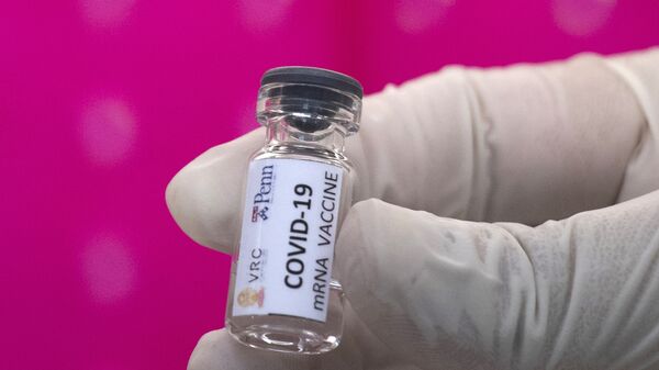 Вакцина от COVID-19 во время тестирования в исследовательском центре вакцин - Sputnik Армения