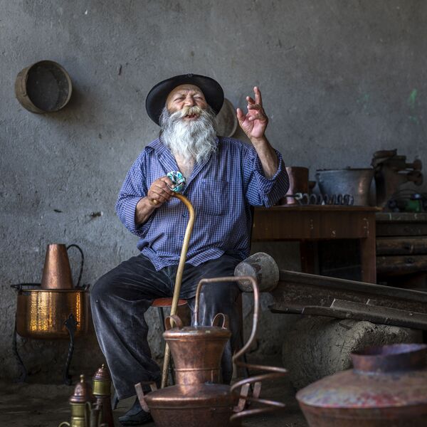 Снимок Danchu, a Roma coppersmith фотографа Lynn Fraser, ставший финалистом в категории PEOPLE конкурса National Geographic Traveller Photography Competition 2020 - Sputnik Армения