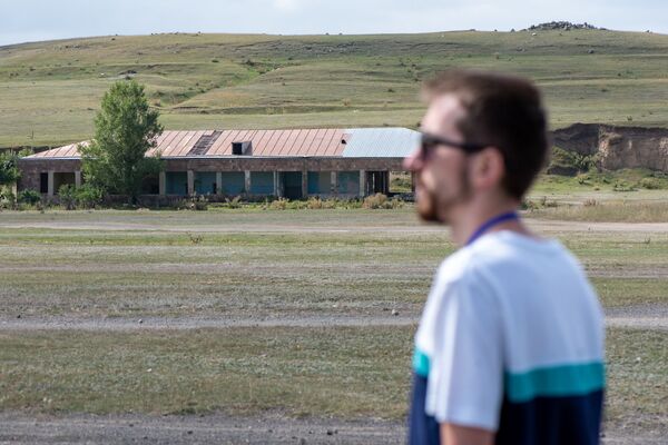 «Մեր օդանավակայանի դեմ խաղ չկար». ինչ կորցրեց քյավառցին, երբ թռիչքները «վերևից» դադարեցրին «Մեր օդանավակայանի դեմ խաղ չկար». ինչ կորցրեց քյավառցին, երբ թռիչքները «վերևից» դադարեցրին - Sputnik Արմենիա
