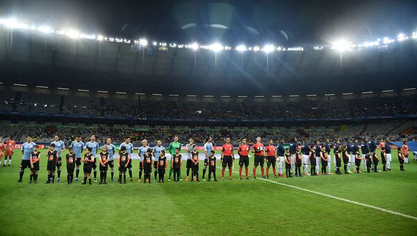 Сборные команды по футболу Уругвая (слева) и Эквадора перед групповым матчем футбольного турнира Copa America (16 июня 2019). Бразилия - Sputnik Армения