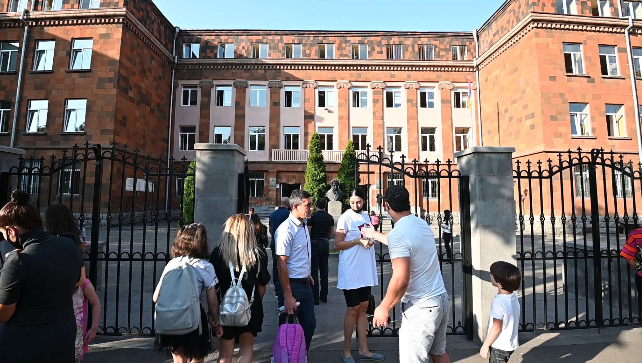 Айб школа в дилижане. Школа в ереване. Русская школа в армении. Школа в ереване. Ayb school в ереване.