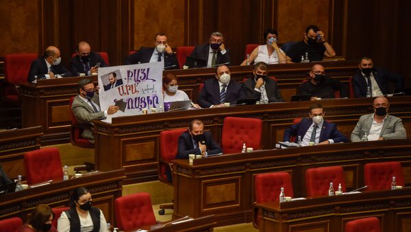 Депутаты фракции Просвещенная Армения на очередном заседании Национального собрания Армении (16 сентября 2020). Еревaн - Sputnik Армения