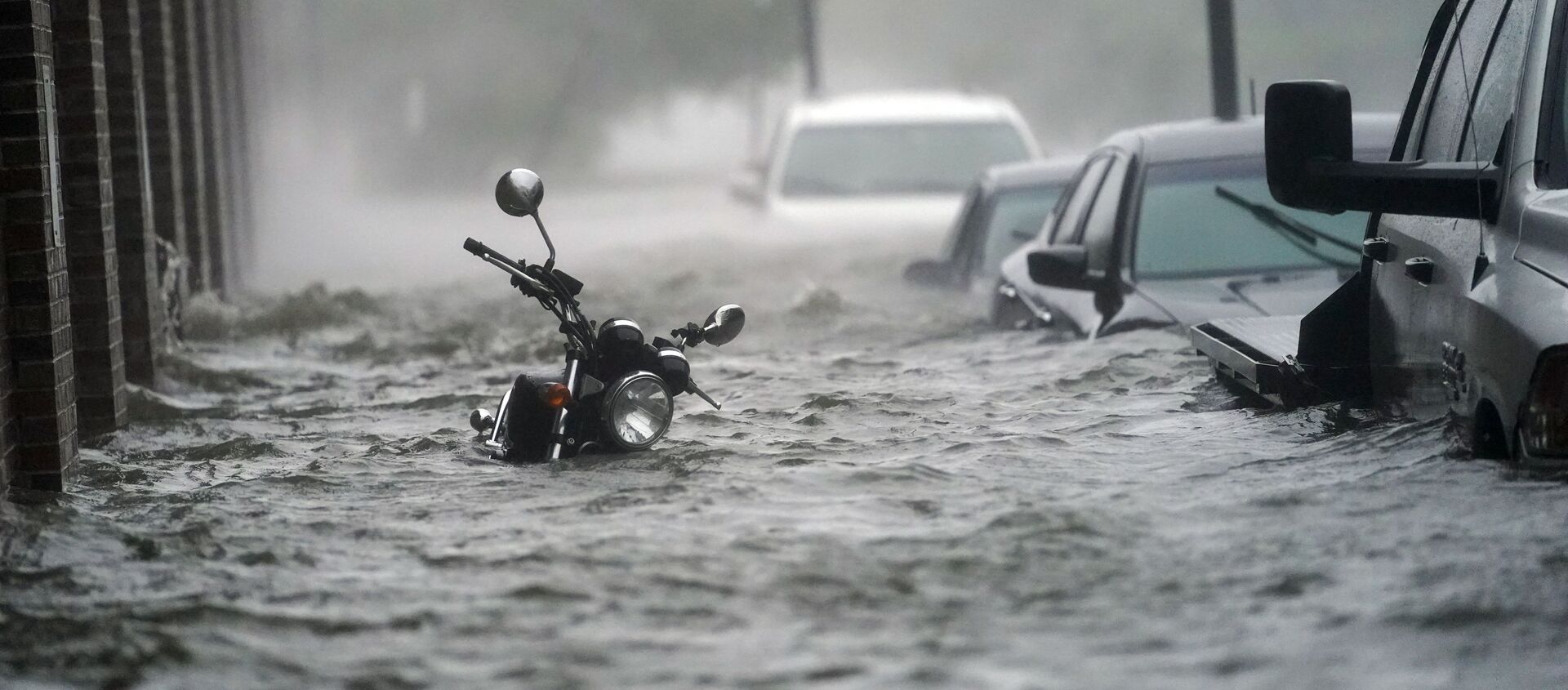 Затопленная улица во время урагана Салли (16 сентября 2020). Пенсакола, Флорида - Sputnik Армения, 1920, 19.10.2020