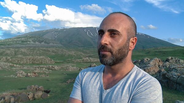 «Հայ լինելը պատիվ է ինձ համար». մահմեդական Ֆերդին ուզում է Տերունական աղոթքը սովորել «Հայ լինելը պատիվ է ինձ համար». մահմեդական Ֆերդին ուզում է Տերունական աղոթքը սովորել - Sputnik Արմենիա