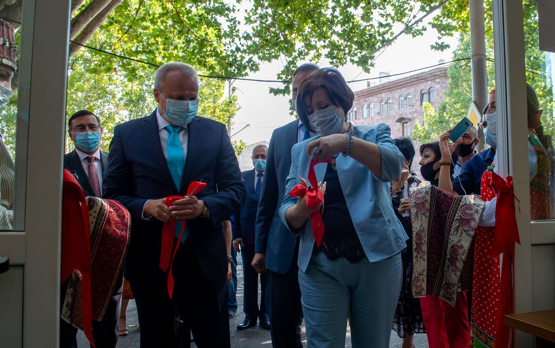 социальные инвестиции в армении. центр гуманитарного реагирования армения. пашинян клиника. республика армения завод чспо. армянская церковь.