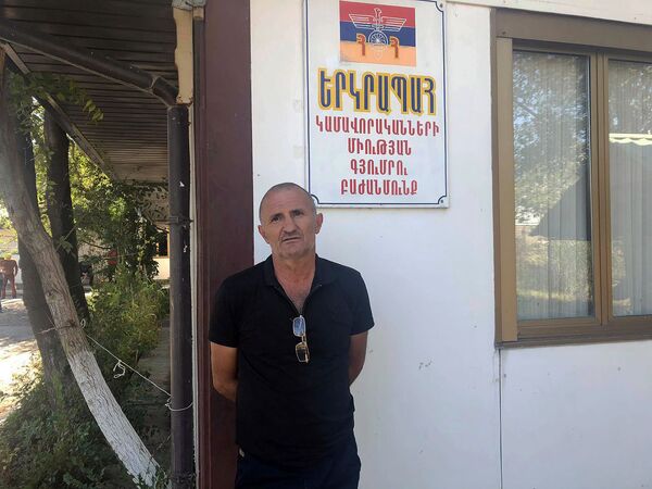 Շիրակցին արցախցու կողքին է. կամավորագրվում են նաև Ապրիլյան պատերազմի զոհերի ծնողները Շիրակցին արցախցու կողքին է. կամավորագրվում են նաև Ապրիլյան պատերազմի զոհերի ծնողները - Sputnik Արմենիա