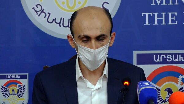 Омбудсмен Карабаха Артак Бегларян во время брифинга Единого информационного центра (27 сентября 2020). Степанакерт - Sputnik Արմենիա