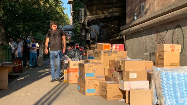 Армянская молодежь по собственной инициативе собрала товары первой необходимости для отправки в Карабах (28 сентября 2020). Еревaн - Sputnik Արմենիա