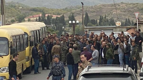 Добровольцы, вступившие в Армию обороны (28 сентября 2020).  - Sputnik Արմենիա