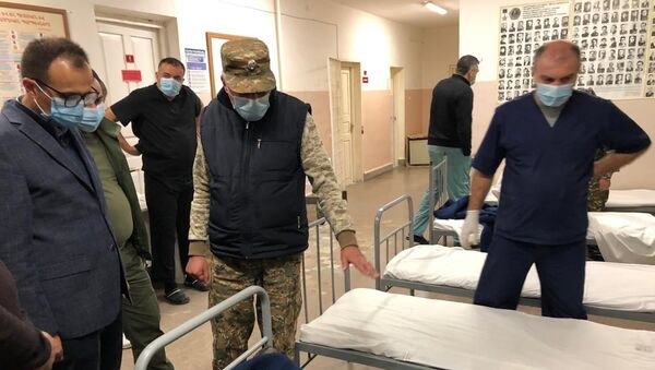 Министр здравоохранения Арсен Торосян в больнице в Варденисе (29 сентября 2020). - Sputnik Արմենիա