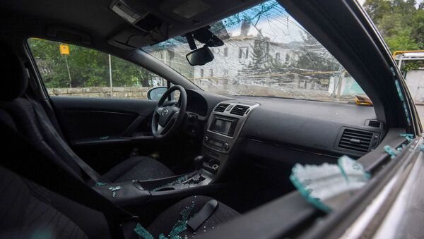 Поврежденный от обстрелов автомобиль в Гадруте - Sputnik Արմենիա