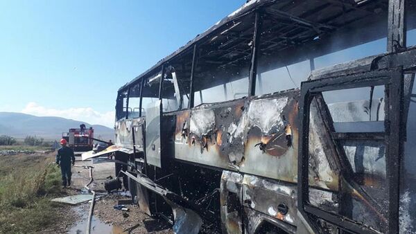 Попавший под обстрел гражданский автобус в Варденисе - Sputnik Արմենիա