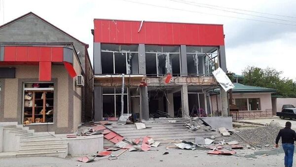 Последствия обстрелов мирных кварталов города Мартакерт (30 сентября 2020). Карабах - Sputnik Արմենիա