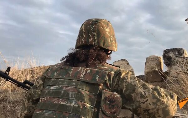 Сосе Баласанян на передовой в Карабахе Сосе Баласанян на передовой в Карабахе - Sputnik Армения