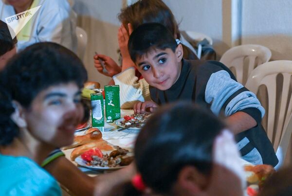 Ստեփանակերտի տուն-ինտերնատի երեխաները ճաշի ժամին - Sputnik Արմենիա
