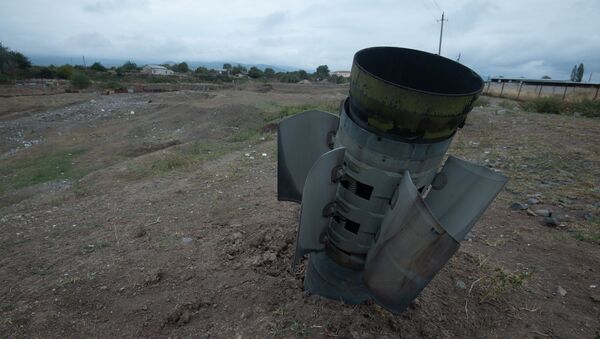 Невзорвавшийся снаряд Смерч-а в общине Иванян (1 октября 2020). Карабах - Sputnik Армения