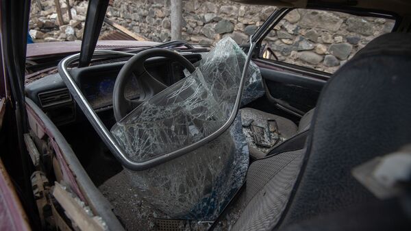 Արցախում ադրբեջանական կրակոցներից վնասված ավտոմեքենա. արխիվային լուսանկար - Sputnik Արմենիա