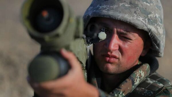 Армянский военнослужаший на передовой в Карабахе  - Sputnik Արմենիա