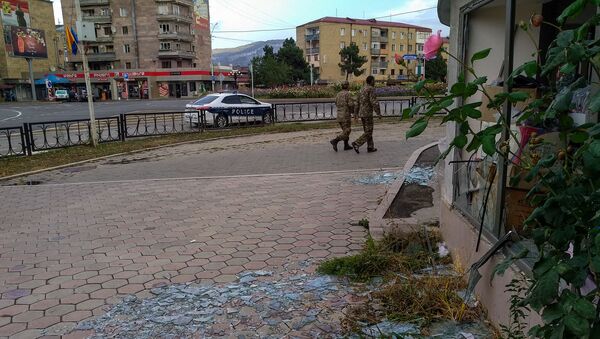 Ситуация в Степанакерте после ночных обстрелов (3 октября 2020). Карабах - Sputnik Армения
