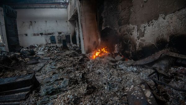 Кадры горящего магазина после ночного ракетного обстрела (4 октября 2020). Степанакерт - Sputnik Արմենիա