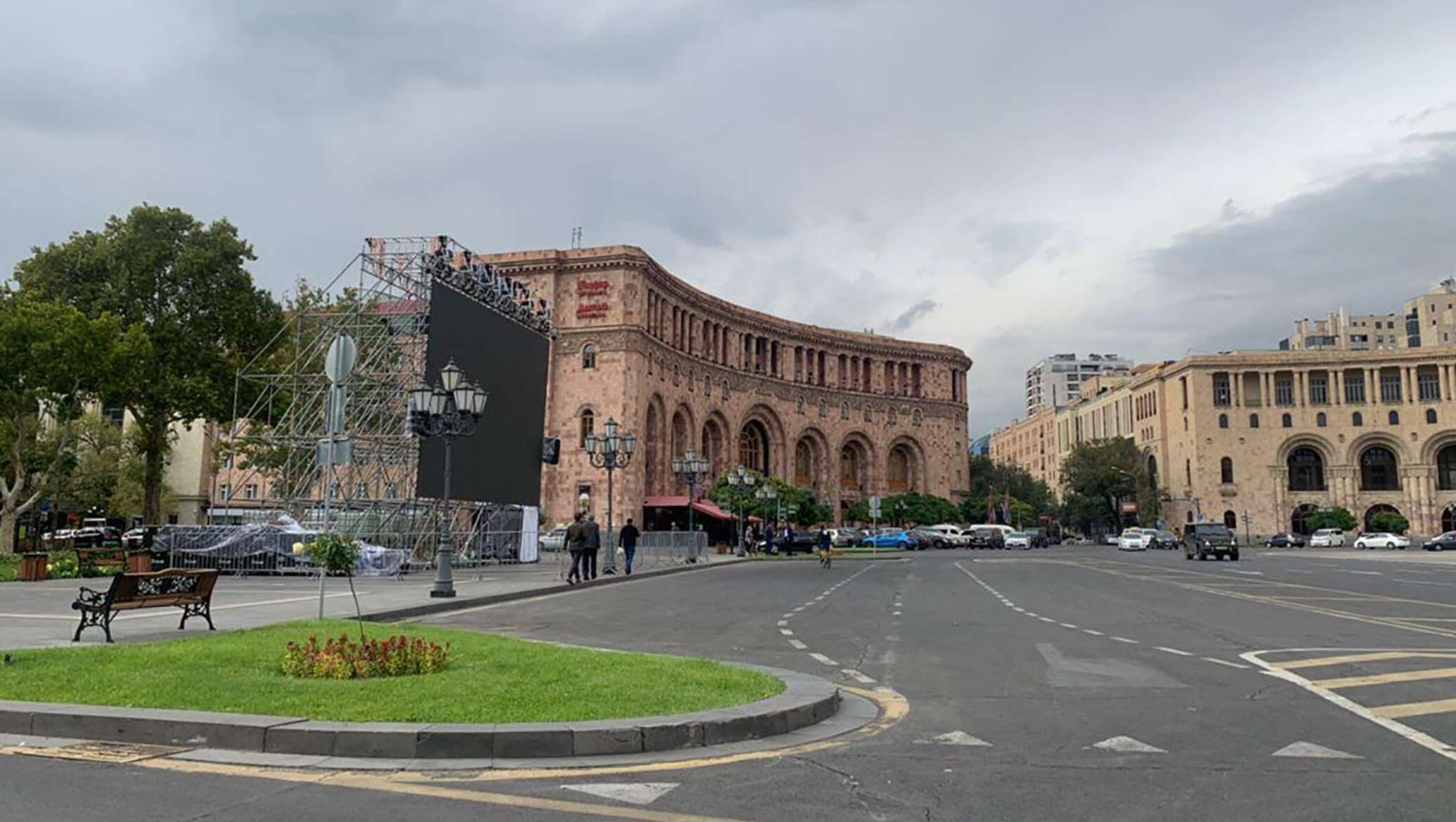 Как назывался ереван. Площадь Республики Армения. Площадь Еревана. Центральная площадь Еревана. Площадь революции Ереван.