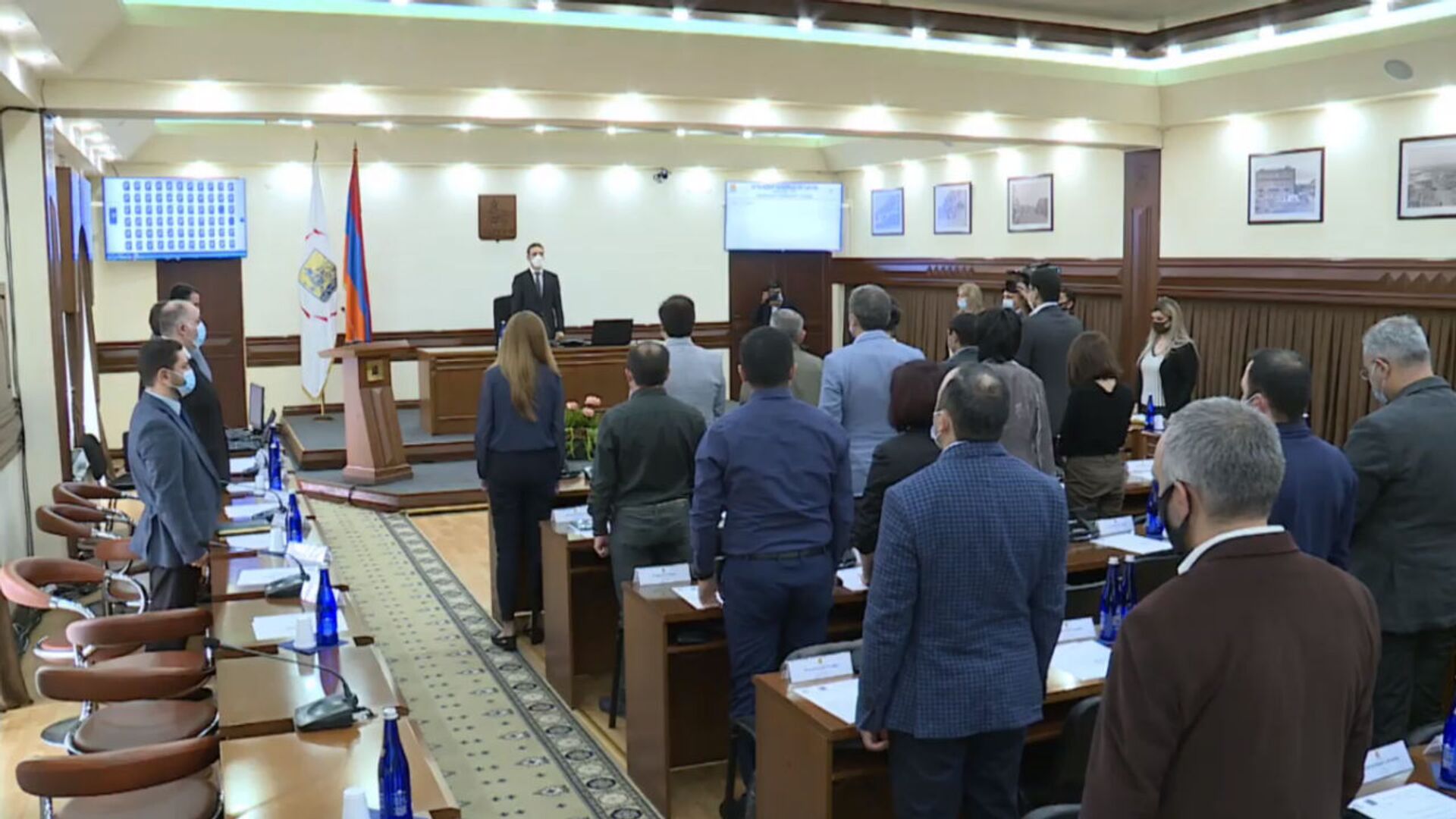 Очередной совет старейшин в мэрии начался минутой молчания (6 октября 2020). Еревaн - Sputnik Армения, 1920, 28.02.2021