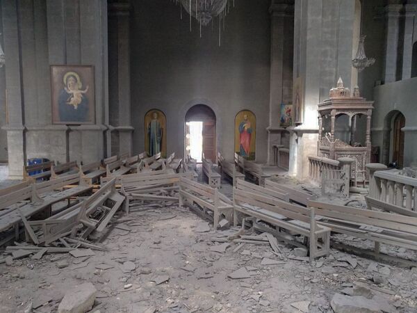 ВС Азербайджана обстреляли символ Шуши — собор Казанчецоц. В храме были дети ВС Азербайджана обстреляли символ Шуши — собор Казанчецоц. В храме были дети - Sputnik Армения