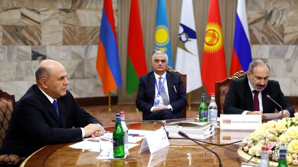 Председатель правительства РФ Михаил Мишустин, премьер-министр Армении Никол Пашинян принимают участие в заседании Евразийского Межправительственного совета в узком составе (9 октября 2020). Еревaн - Sputnik Армения