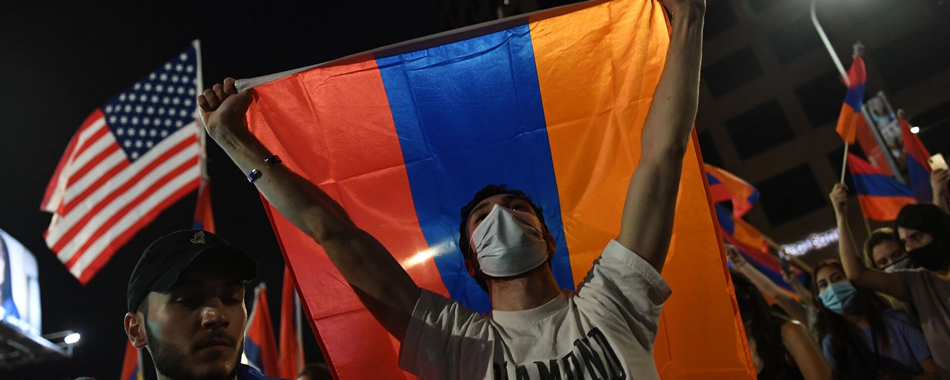Երիտասարդները բողոքի ակցիա են անցկացնում Լոս Անջելեսում Ադրբեջանցի հյուպատոսության դիմաց Երիտասարդները բողոքի ակցիա են անցկացնում Լոս Անջելեսում Ադրբեջանցի հյուպատոսության դիմաց - Sputnik Արմենիա, 1920, 19.12.2021