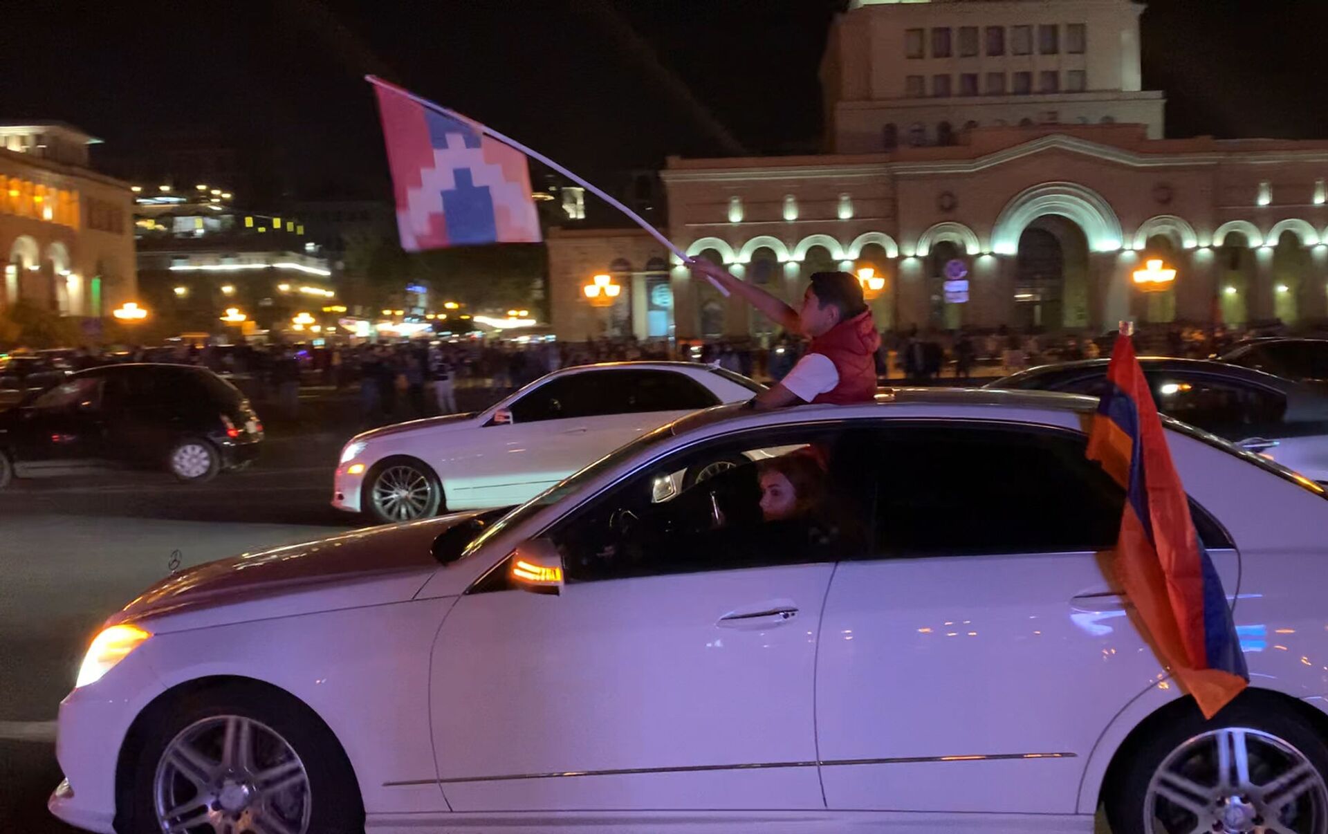 Армения Ереван машина с флагом