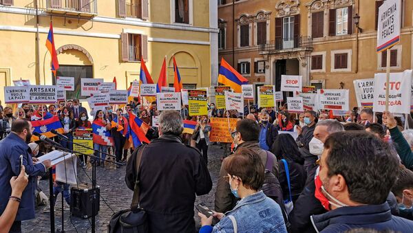 Акция в поддержку народа Карабаха против турецко-азербайджанской агрессии (13 октября 2020). Рим - Sputnik Արմենիա