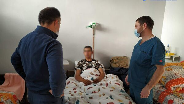 Министр здравоохранения Арсен Торосян и губернатор Гегаркуника Гнел Саносян посетили медцентры в Варденисе и Мартуни (13 октября 2020). Гегаркуник - Sputnik Армения