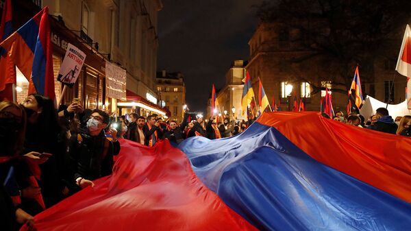 Митинг армянской диаспоры Франции в связи с войной в Карабахе (13 октября 2020). Париж - Sputnik Արմենիա