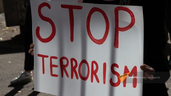 Безмолвная акция протеста против молчания международного сообщества перед зданием посольства Франции (15 октября 2020). Еревaн Безмолвная акция протеста против молчания международного сообщества перед зданием посольства Франции (15 октября 2020). Еревaн - Sputnik Армения
