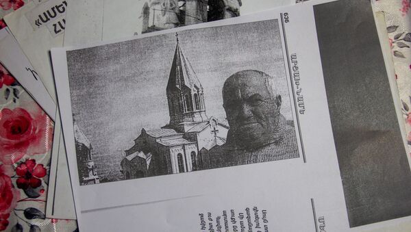 Архивные фотографии и выписки из газет архитектора-строителя Володи Бабаяна - Sputnik Армения