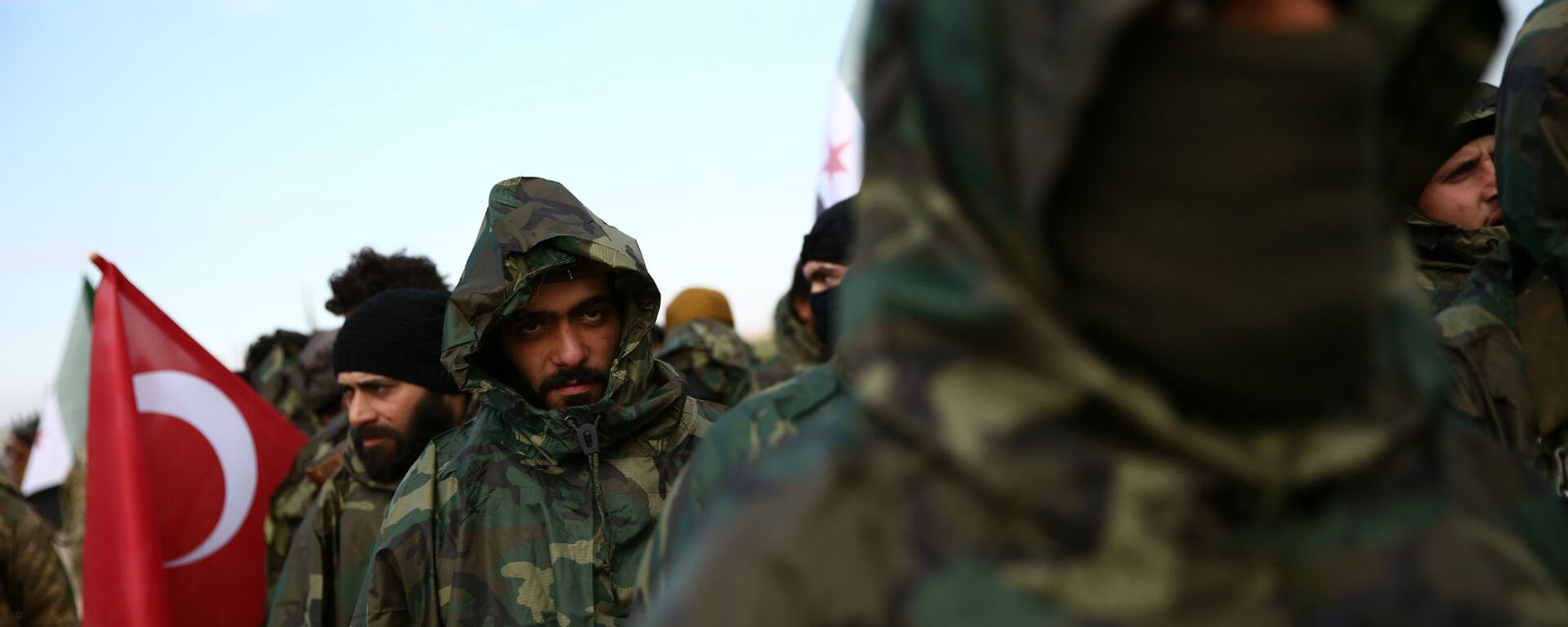 Поддерживаемые Турцией сирийские боевики собираются во время военных учений на севере провинции Алеппо (29 декабря 2018). Сирия - Sputnik Армения, 1920, 01.11.2020