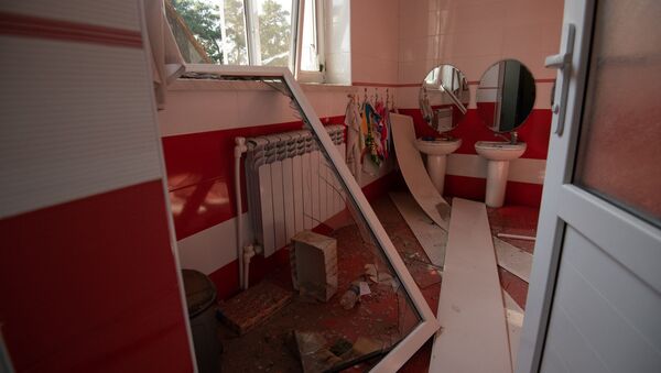 Попавший под обстрел детский сад в Мартуни, Карабах - Sputnik Армения