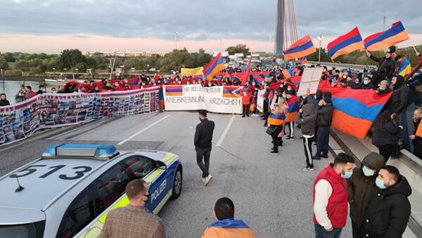 Представители армянской диаспоры перекрыли дороги во Франции, Германии и нескольких соседних странах, чтобы привлечь внимание к эскалации в Карабахе - Sputnik Армения