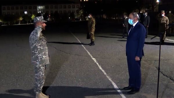 Премьер-министр Никол Пашинян в войсковой части - Sputnik Армения