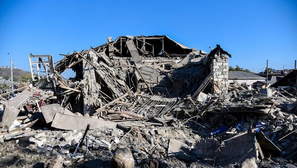 Последствия ночного ракетного обстрела Степанакерта (17 октября 2020). Карабах - Sputnik Արմենիա